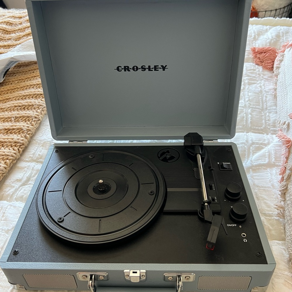 crosley baby blue record player